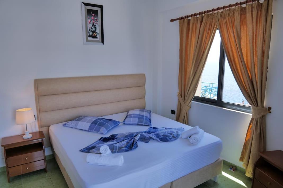 Blue Heaven Hotel Sarandë Esterno foto