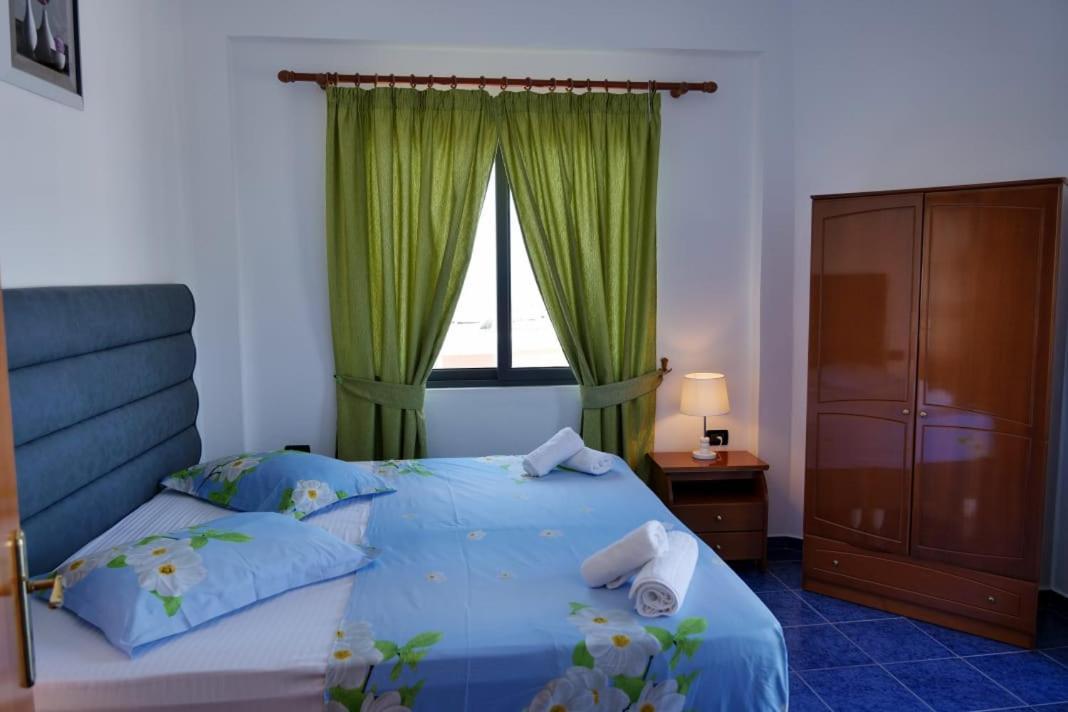Blue Heaven Hotel Sarandë Esterno foto