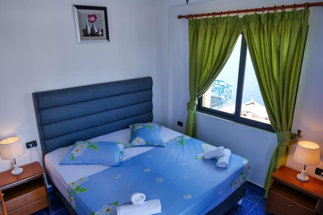Blue Heaven Hotel Sarandë Esterno foto