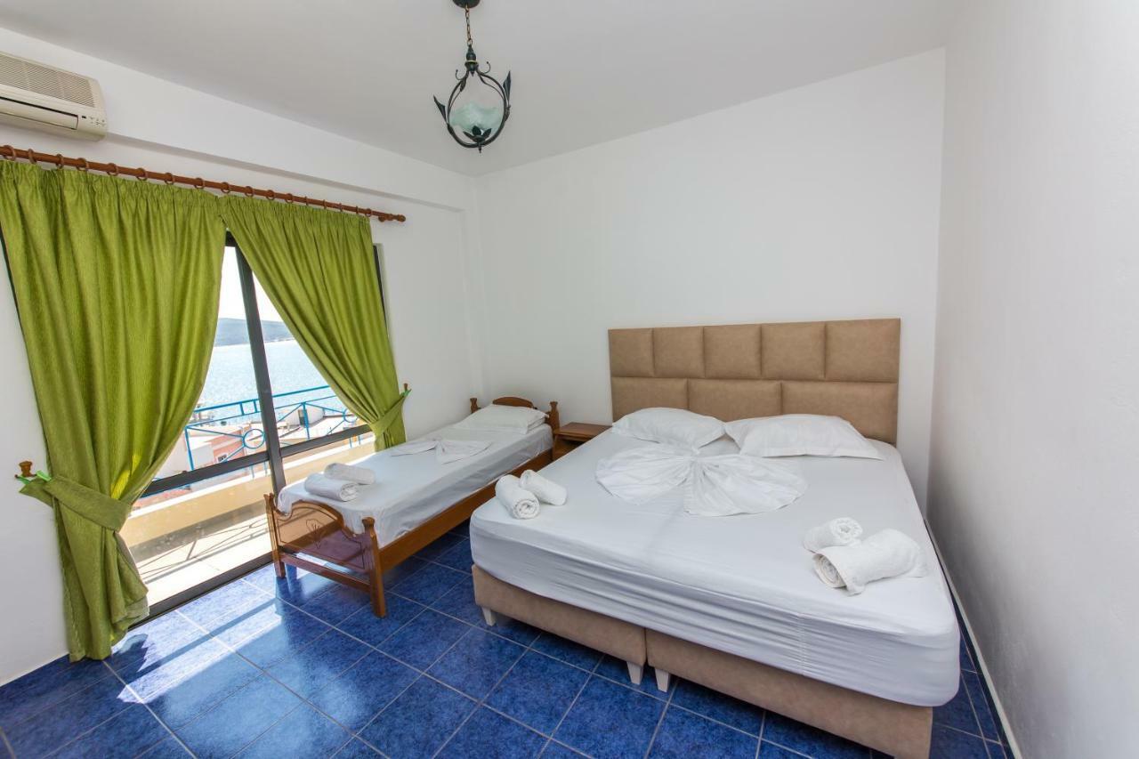 Blue Heaven Hotel Sarandë Esterno foto