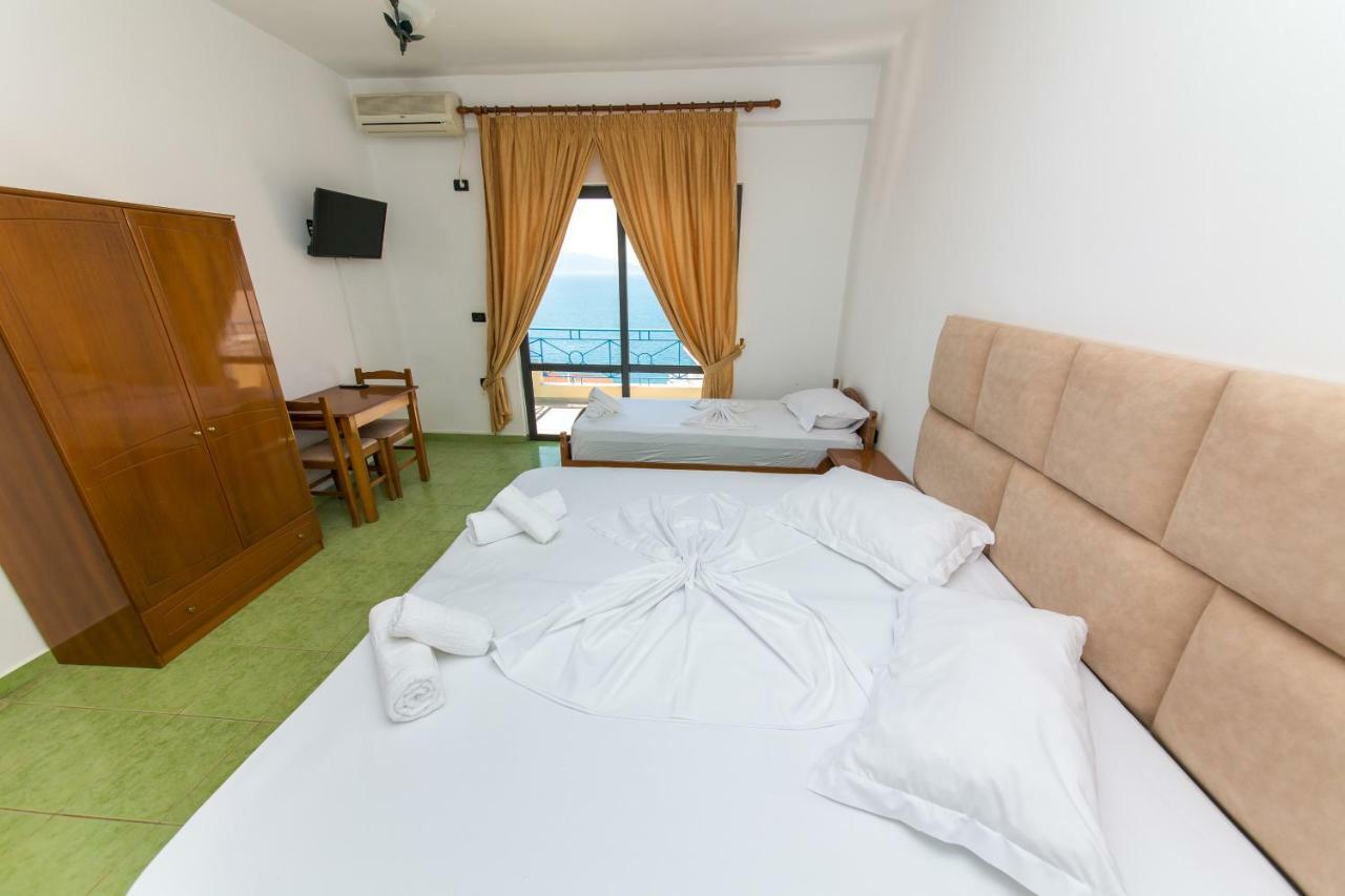 Blue Heaven Hotel Sarandë Esterno foto