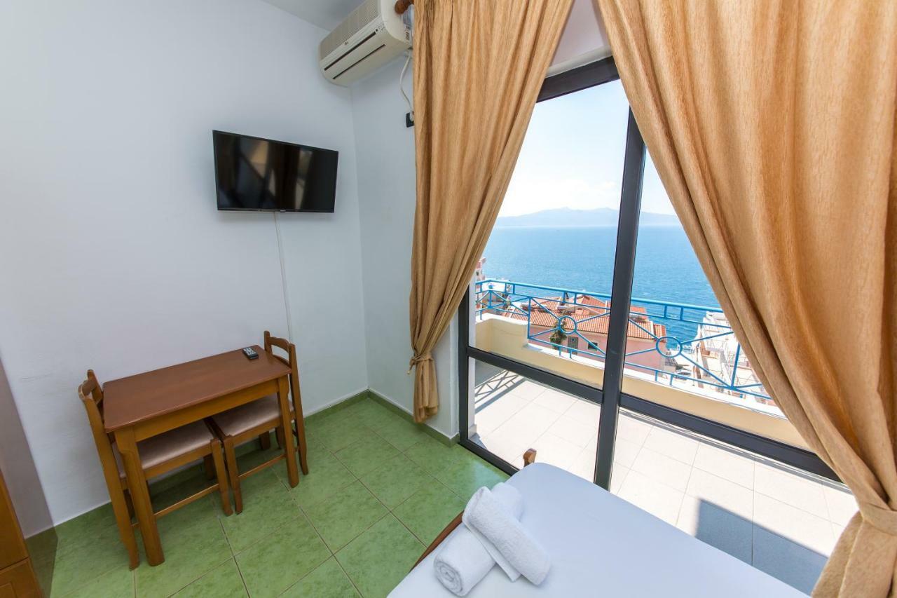 Blue Heaven Hotel Sarandë Esterno foto